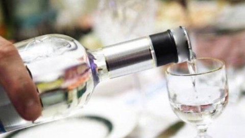 İranda saxta spirtli içkidən 15 nəfər ölüb