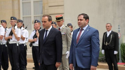 Papikyan fransalı həmkarı ilə regionu müzakirə etdi 