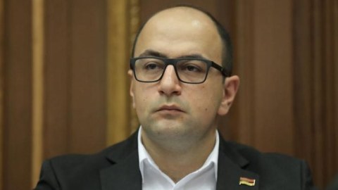 Müxalifət lideri xalqı Paşinyanı devirməyə çağırdı