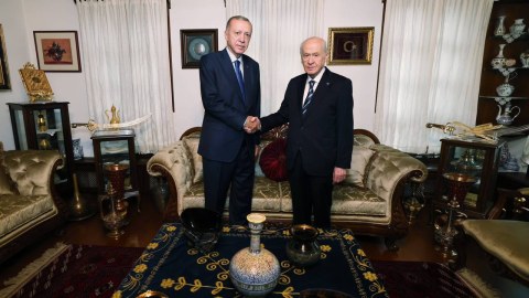 Ərdoğan Bahçeli ilə gündəmi müzakirə etdi