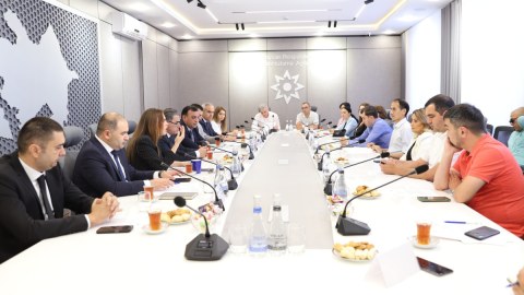 Media nümayəndələri üçün dəyirmi masa keçirilib