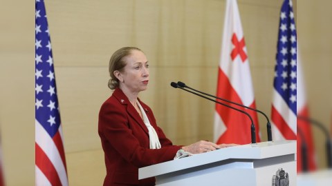 ABŞ səfiri ölkədə inqilab hazırlayır - Deputatdan şok açıqlama