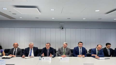 Ceyhun Bayramov Britaniyada sülhdən DANIŞDI
