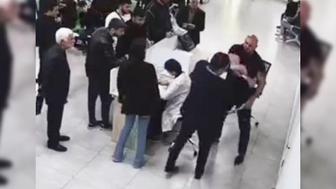 Qazinin çənəsini sındıran idmançı ev dustaqlığına buraxıldı