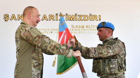 İlham Əliyev komando hərbi hissəsində - FOTOLAR