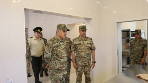Xanlar Vəliyev azad olunmuş ərazilərdə hərbçilərlə görüşüb - FOTOLAR
