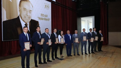 Neftçalanın icra başçısı dövlət qulluqçularını təltif edib - FOTO