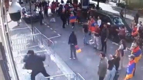 Parisdəki səfirliyimizə hücum edən erməni HƏBS EDİLDİ 
