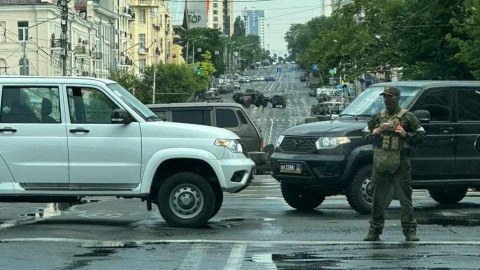 “Vaqnerçi”lər Rostova giriş-çıxışı bağlayıb - FOTO