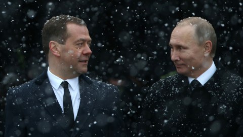 Putinin ətrafında birləşməliyik - Medvedev