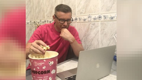 Bakıdakı səfir Rusiya qiyamını popkornla izləyir - FOTO