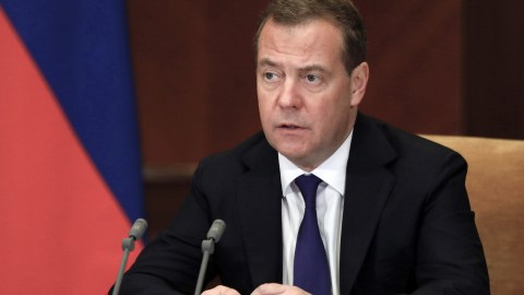 Çevrilişi xarici mütəxəssislər hazırlayıb - Medvedev