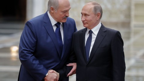 Putin "görülən işlərə görə" Lukaşenkoya təşəkkür etdi