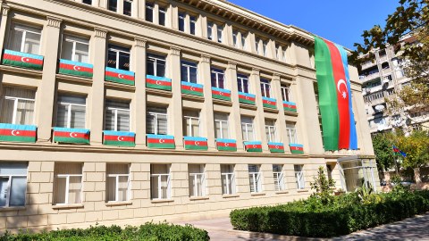 Elm və Təhsil Nazirliyində intiharlarla bağlı MÜZAKİRƏ