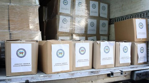 AHİK 5350 ailəyə bayram sovqatı göndərib - FOTOLAR
