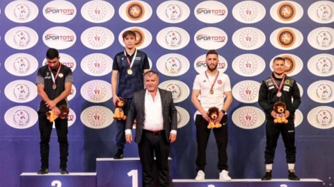 Güləşçilərimiz Türkiyədə 12 medal qazandı 
