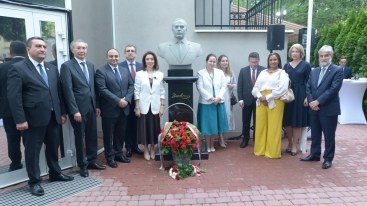 Polşada Heydər Əliyevin büstünün açılışı olub