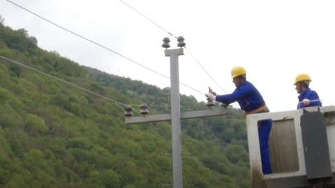 Laçının ucqar kəndlərinin elektrik şəbəkəsi YENİLƏNİR