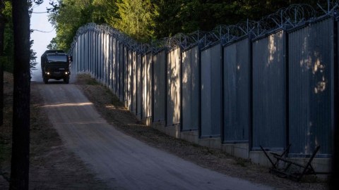 Polşa Belarusla sərhədə 500 polis göndərəcək