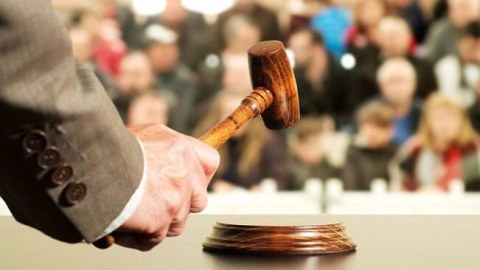 Bağlanmış bankların əmlakı hərraca çıxarılır