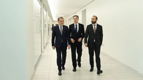 Bakı Moskvaya “YOX”, Vaşinqtona “HƏ” deyir