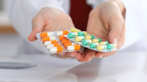 Tarif Şurası dərmanların qiymətinə yenidən baxacaq