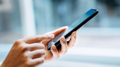 Məktəblərdə telefon qadağası