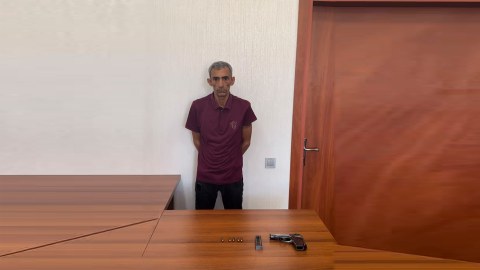 Novxanıda “Makarov” satmaq istəyən şəxs saxlanıldı - VİDEO