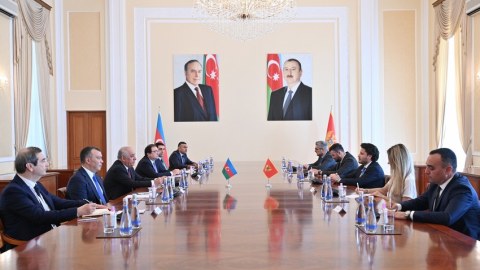 Əli Əsədov həmkarı ilə danışıqlar apardı 