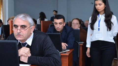 Direktor olmaq istəyənlər imtahan verir