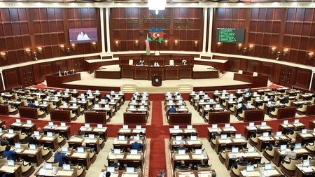 Milli Məclisin iclası başladı - Gündəlikdə 49 məsələ var
