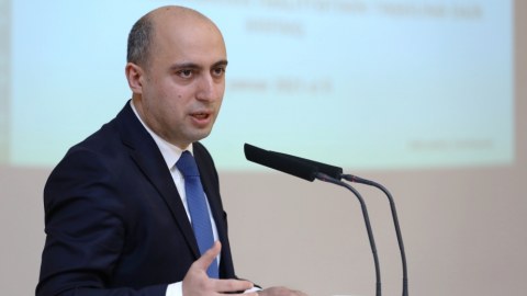 Saxta diplomlular təhsilin inkişafına mane olur - Emin Əmrullayev