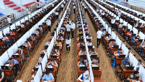 674 Azərbaycan dili və ədəbiyyat müəllimi imtahandan kəsilib