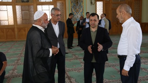 Türkiyə Konstitusiya Məhkəməsinin sədri Təzəpirdə namaz qıldı - FOTO