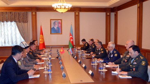 Zakir Həsənov qırğız həmkarı ilə danışıqlar apardı 