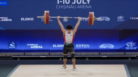 Ağırlıqqaldıran idmançımız 3 qızıl medal qazandı 