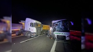 Türkiyədə avtobus yük maşını ilə toqquşdu - 18 yaralı