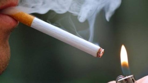 Nazirlikdən siqaret çəkənlərə xərçəng XƏBƏRDARLIĞI