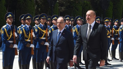 İlham Əliyev Albaniya Prezidentini qarşıladı 