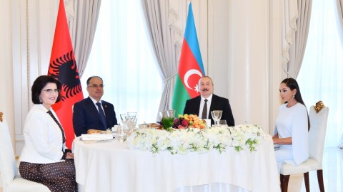 Albaniya Prezidenti və xanımının şərəfinə rəsmi lanç verildi