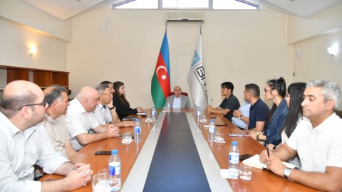 Rektor təlim üçün Koreyaya gedəcək heyətlə görüşdü