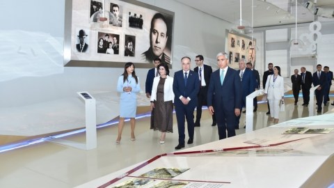 Albaniya Prezidenti və xanımı Heydər Əliyev Mərkəzində