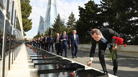 Diplomatlar Şəhidlər Xiyabanını ziyarət etdilər