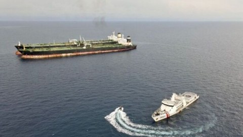 İrana məxsus neft tankeri ələ keçirildi