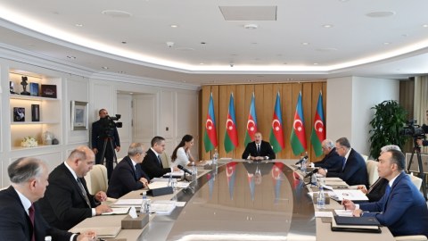 İlham Əliyev müşavirə keçirdi - FOTOLAR