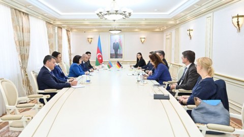 Spiker dövlət naziri ilə danışıqlar apardı