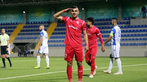 Azərbaycanlı futbolçu İrəvanda - FOTO