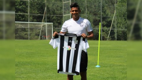 “Neftçi”nin sabiq futbolçusu CAR klubuna keçdi