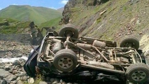 Ağcabədidə maşın dərəyə aşdı - Yaralılar var
