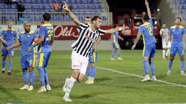 “Neftçi” gürcüstanlı müdafiəçisi ilə yollarını ayırdı